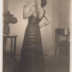 M1 A 11 - FOTO - Fotografie foarte veche - frumoasa doamna - anii 1930
