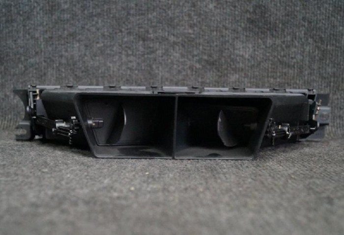 Gura de ventilație planșa de bord BMW 3 E90 2008 OEM: 9151174 1828797