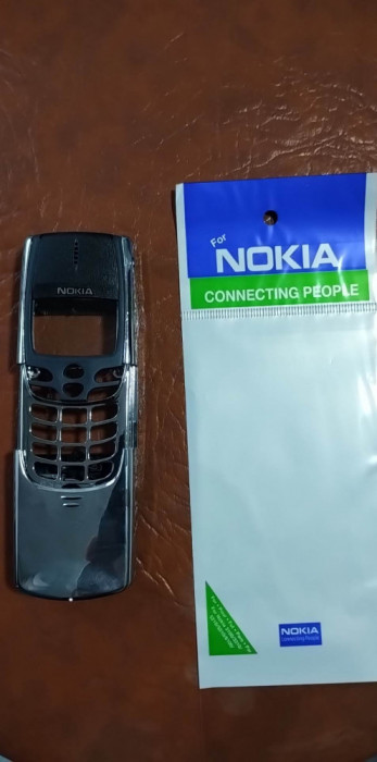 Vand carcasa completa si originala pt Nokia 8810