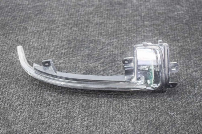 Semnalizare oglinda ușă dreapta față AUDI A4 8K2, B8 2012 OEM: 8K0949102C,010214 11379616