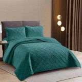 Cuvertura matlasata dimensiunea 160x230 cm cm si 1 fata de perna 50x70 cm, pat single, colectia Pucioasa, uni, model romburi, culoare verde