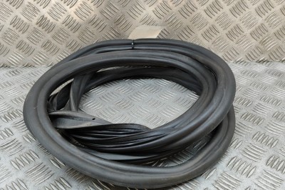 Garnitura de cauciuc haion VW T-ROC A11 2023 OEM: 2GA827705B 25890177 foto