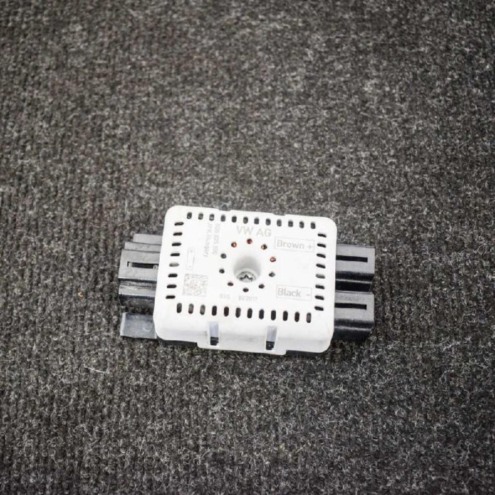 Amplificator de antena VW TIGUAN AD1 2017 OEM: 5Q0035570 3676018