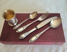 Set tacamuri vechi,art nouveau, placate cu argint, austriece, marcate, in cutia originala