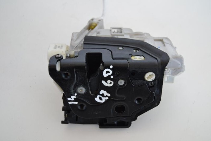 AUDI Q7 4L 2014 OEM: JA6-3C4839016C SKU: 1517366