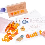 Cumpara ieftin Puzzle de cuvinte, joc din lemn pentru &icirc;nvățarea cuvintelor cu cărți &icirc;n limba engleză