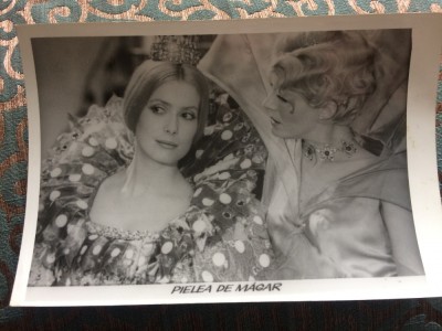 film Piele de magar 1970 2 foto catherine deneuve delphine seyrig jean marais foto