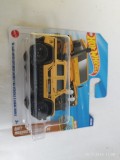 bnk jc Hot Wheels 2025 - `15 Land Rover Defender Double Cab - 179/250