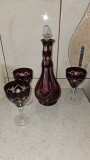 Set vintage carafă și 3 pahare din cristal roșu-rubiniu, gravat manual (anii '70)