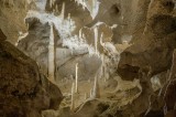 Tablou Canvas, "Misterele unei peșteri ancestrale", Stalactite, Stalagmite, Calcar, Caverna, Lumina, Umbre, Texturi, Forme, 39 x 26 cm, CMCLASS