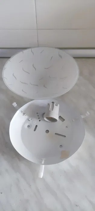 Plafoniere cu soclu de ceramica, capace de sticla, soclu E27