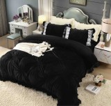 Cumpara ieftin Lenjerie de pat din catifea cu inimi brodate,4 piese,neagra- A1369