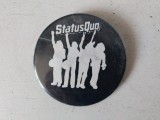 Insigna vintage / veche Status Quo World Tour 1979 - 80, Metal, 6cm diametru