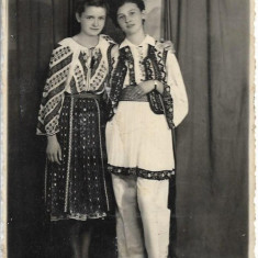 Cauti Fotografie 2 Tinere In Costume Populare Romania 1939 Vezi