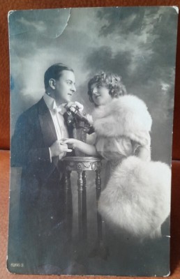 Fotografie tip carte postala, femeie si barbar, 1925 foto