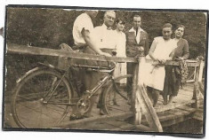 C1870 Barbat cu bicicleta anii 1930 Transilvania interbelica foto