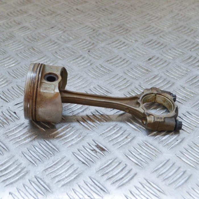 Piston TOYOTA YARIS _P1_ 2004 OEM: 13101-0W01113201-29735 3948198