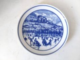 Farfurie de portelan alb cu decor albastru scena de iarna, decorativa, HUTSCHENREUTHER Blue Exclusiv Fur Pieroth, Germany, 20cm diametru