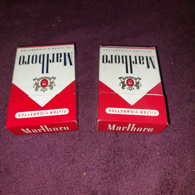 ambalaj vechi reclama,2 pachete de tigari MARLBORO Cigarettes-flip top box foto