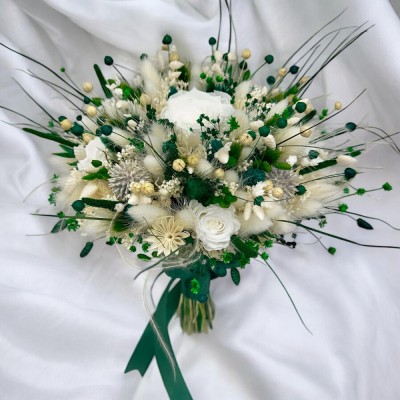 Buchet alb-verde smarald cu trandafiri criogenati si plante naturale uscate si stabilizate, pentru mireasa , nasa sau cadou foto
