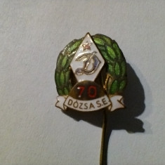 INSIGNA FOTBAL EMAILATA DOZSA S E BUDAPESTA ANIV 70 DE ANI 1885-1956