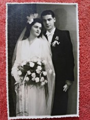 Fotografie tip carte postala, mire si mireasa, 1943