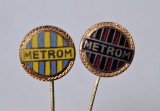 METROM fabrica metalurgica Lot x 2 variante de culoare - insigna din anii 1970 ( Republica Socialista Romania)