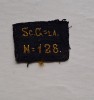 Ecuson uniformă Școala Generală (București) &ndash; număr matricol 128 &ndash; interbelic
