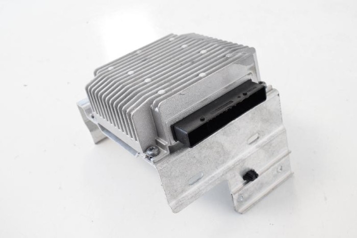 Amplificator de sunet TESLA MODEL X 2017 OEM: 1004833-10 3619388