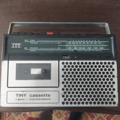 RADIO CASETOFON ITT TINY CASETTE , FUNCTIONEAZA RADIO PE FM SI MW