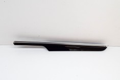 Ornament panou ușă dreapta spate PORSCHE MACAN 95B 2016 OEM: 95B867062D,95B.867.062.D | 20490975