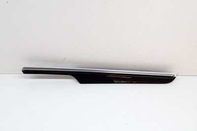 Ornament panou ușă dreapta spate PORSCHE MACAN 95B 2016 OEM: 95B867062D,95B.867.062.D | 20490975 foto