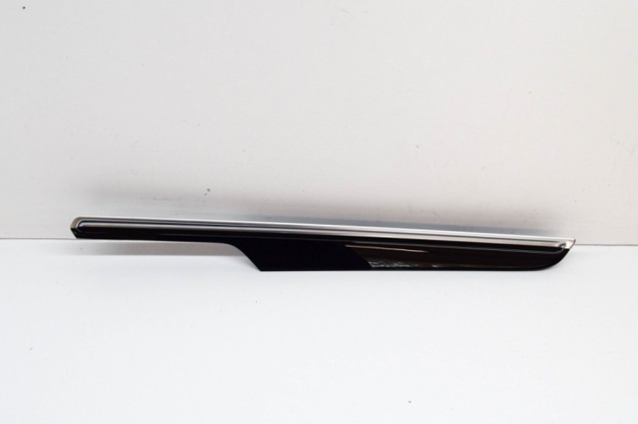 Ornament panou ușă dreapta spate PORSCHE MACAN 95B 2016 OEM: 95B867062D,95B.867.062.D | 20490975