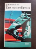 UNE TOUCHE D&#039;AMOUR - Jonathan Coe (carte in limba franceza)