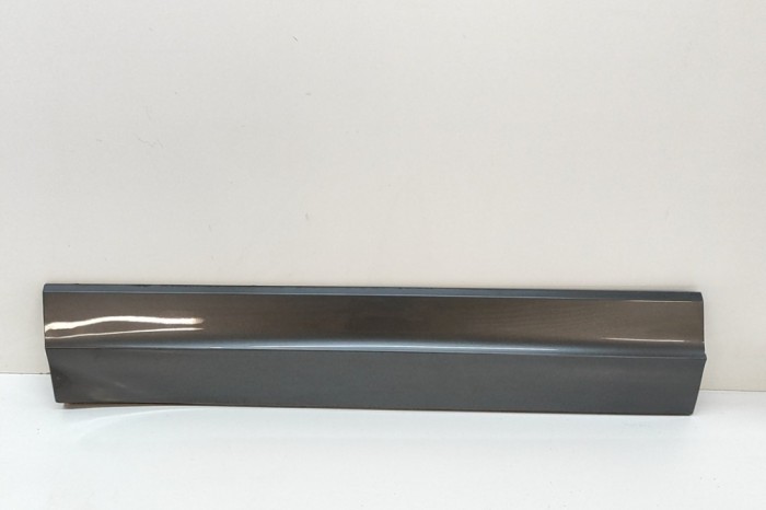 Bandou inferior ușă st&acirc;nga față VW TOUAREG CR7 2023 OEM: 760854939D 30768462
