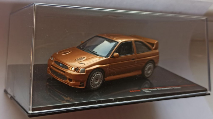 Macheta Ford Escort RS Cosworth Custom 1992 gold- IXO 1/43