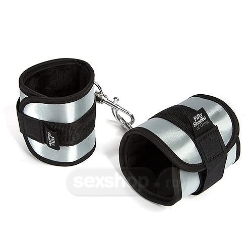 Catuse maini si glezne - 50 de Umbre ale lui Grey Al lui Complet Catuse Usoare