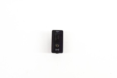 Port USB/AUX-In VW PASSAT B8 3G2 2015 OEM: 5G0035222F 20410610 foto