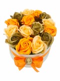 Aranjament floral Eventissimi - 15 trandafiri in cutie rotunda, multicolor