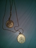 lantisor dublu cu 2 pandantive tip monezi vintage aurii,super,finut