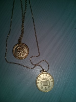 lantisor dublu cu 2 pandantive tip monezi vintage aurii,super,finut foto