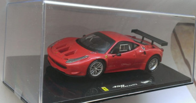 Macheta Ferrari 458 Italia GT2 2011 - Hot Wheels Elite 1/43 foto