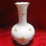 VAZA PORTELAN SCHUMANN BAVARIA CU MODEL IN RELIEF SI DECOR FLORAL 18 CM