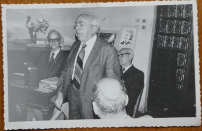 3 fotografii de grup de la diverse celebrari cu Dan Smantanescu, cu text olograf foto