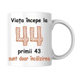 Cana alba personalizata - Viata incepe la 44 de ani, v2, INOVATIX&reg;. 330ml