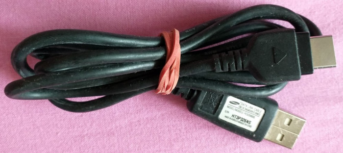 Cablu USB Samsung original - compatibil cu telefoane din seria SGH-E