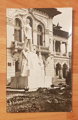 Vedere (carte postala) Buzau: Monumentul 1907 Circulata foto