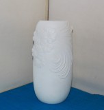 Cumpara ieftin Vaza portelan bisquit Op Art, anii 70 - semnată Manfred Frey, AK Kaiser Germany, Vaze