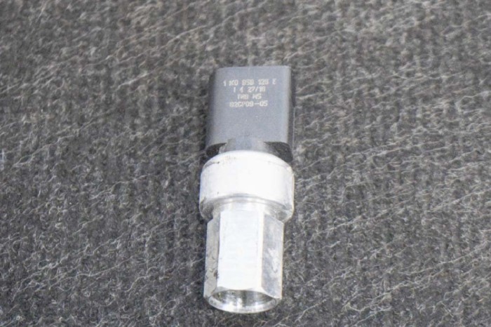 Senzor de presiune aer condiționat AUDI Q3 8U 2017 OEM: 82CP09-05,1K0959126E 10948225