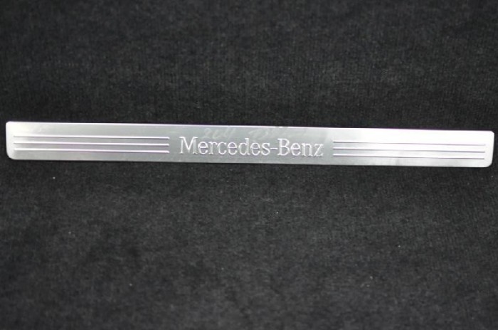 Ornament prag dreapta față MERCEDES-BENZ E W211 2006 OEM: A2046800135 1421315